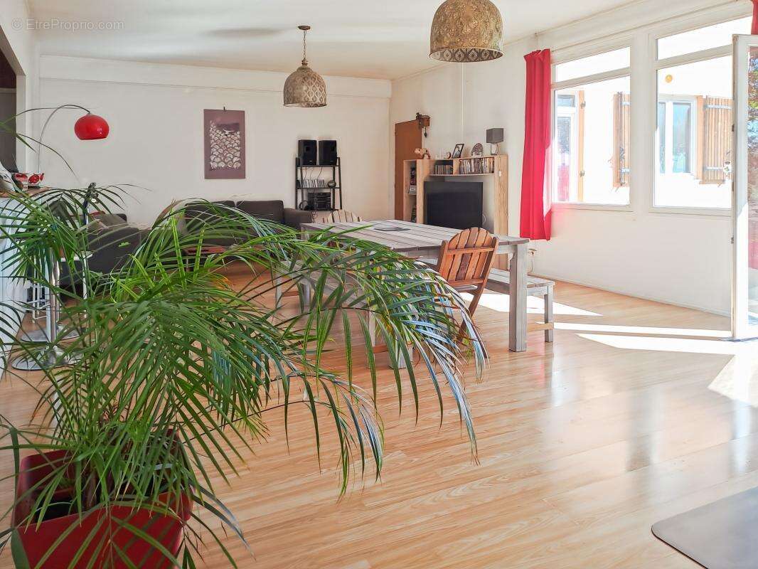 Propriété  de 300 m² à Cruis  avec un grand atelier, potentiel & vue dégagée - photo 2