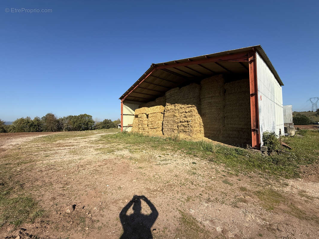 Autre à SAINT-VICTOR-ET-MELVIEU