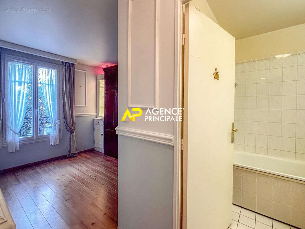 Appartement à SARTROUVILLE