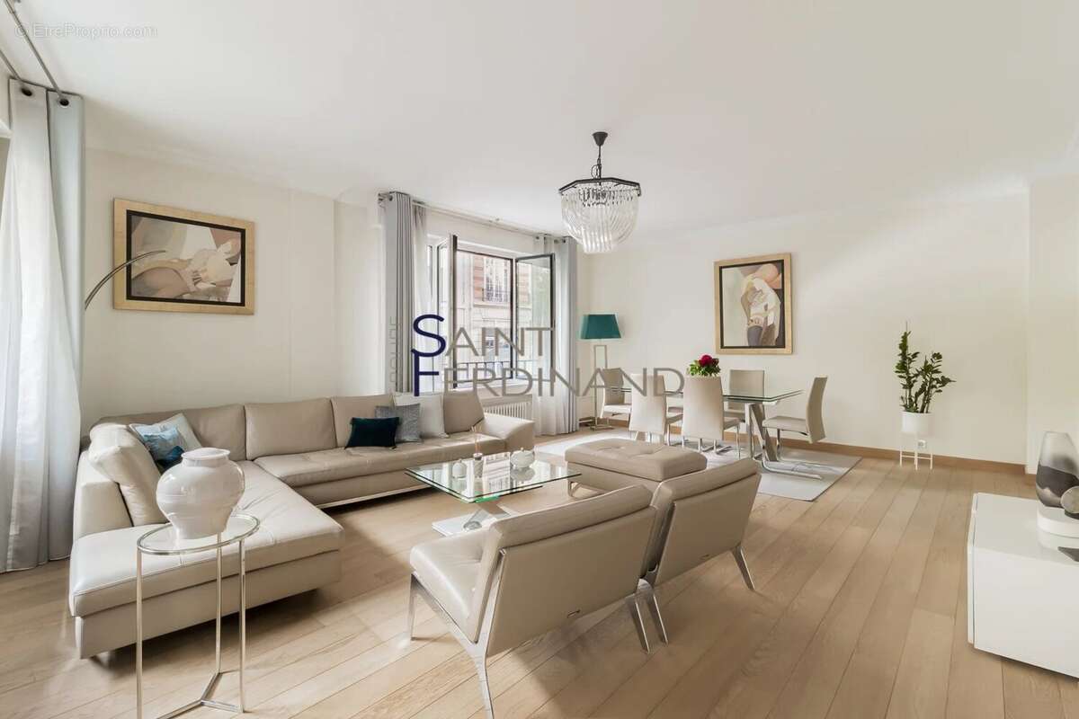 Appartement à PARIS-16E