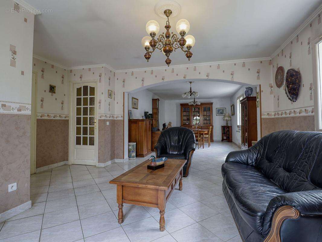 Maison de plain-pied de 110 m² - 3 chambres - Garage - Véranda -Terrain de 682 m² - photo 5