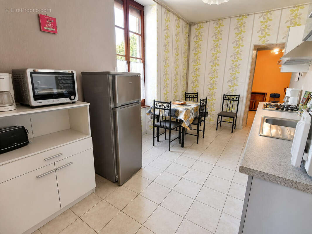 Appartement 122 m² à Evaux-Les-Bains  - photo 8