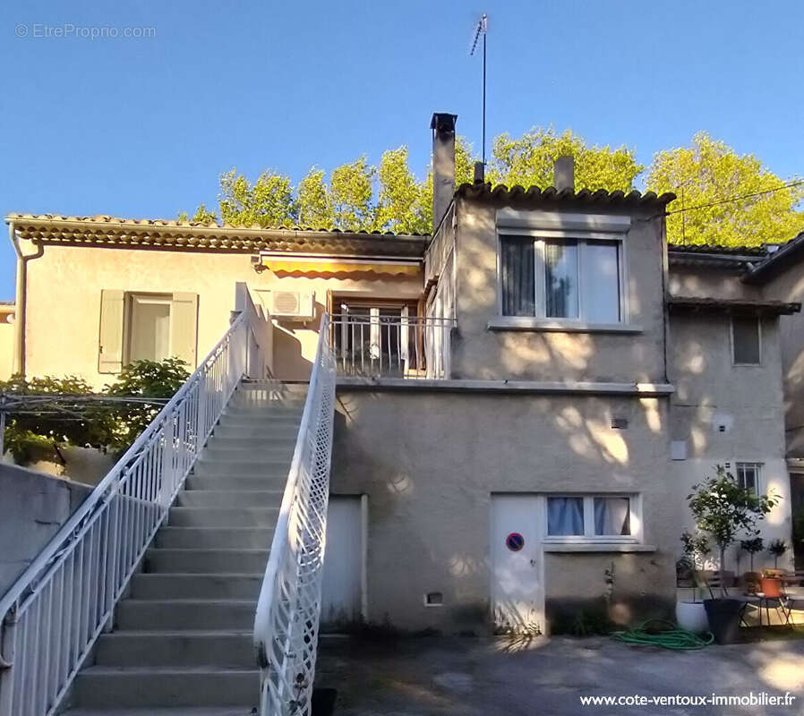 Maison de ville 80 m² + garage 60 m², terrasse et dépendances - photo 3