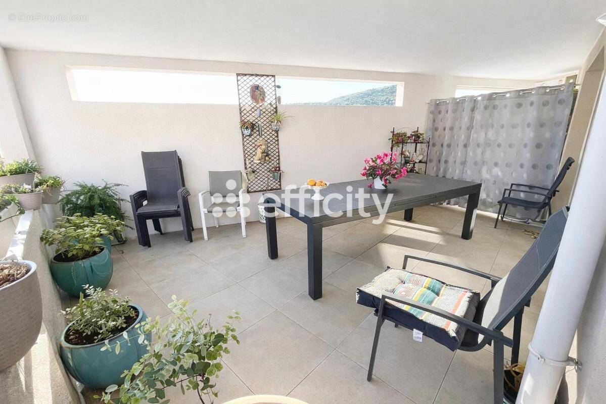 Appartement à PEYPIN