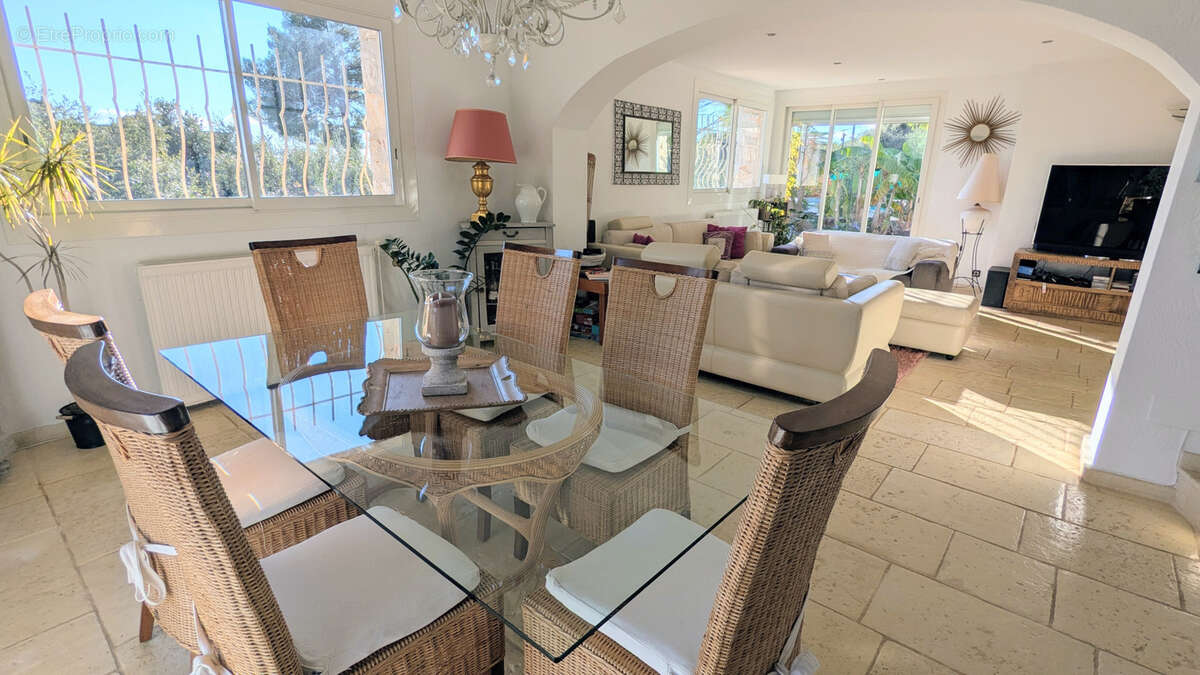 Maison à TOURRETTES-SUR-LOUP