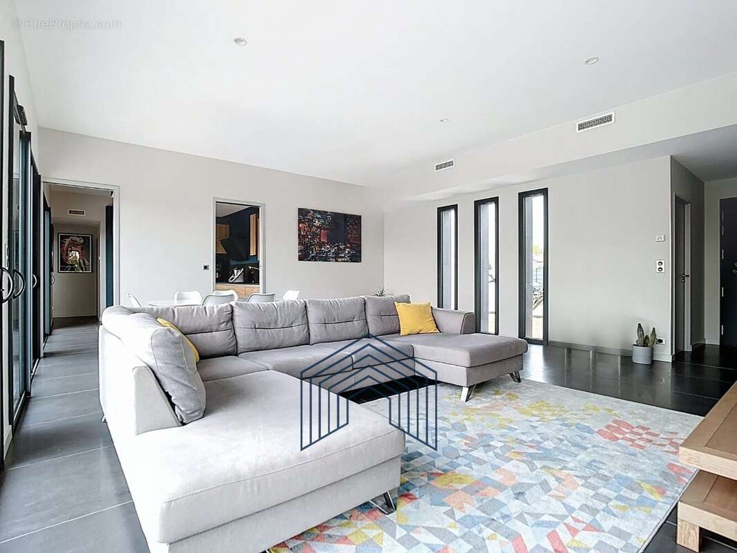 Maison à SAINT-SULPICE