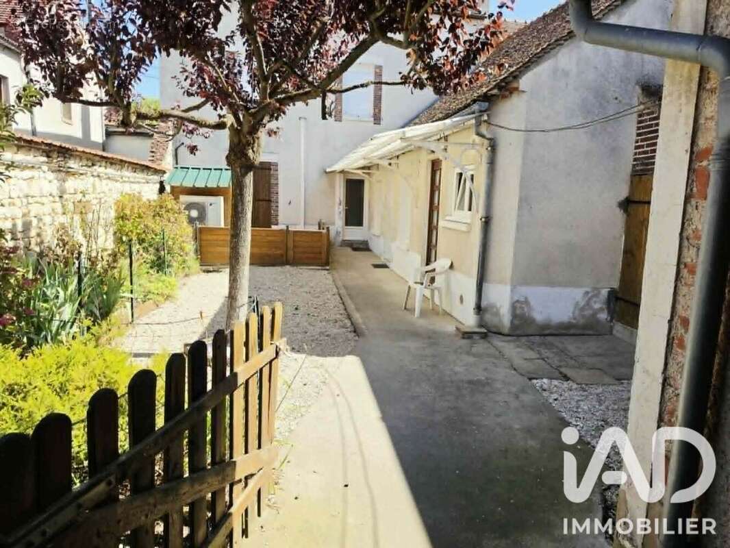 Maison 120 m² à Charmoy  - photo 2
