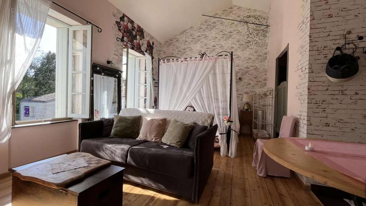 Maison à CHENAC-SAINT-SEURIN-D&#039;UZET