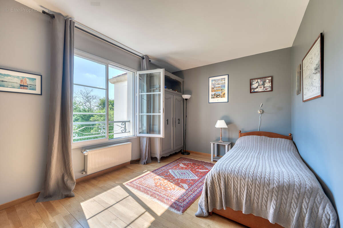 Maison à SAINT-NOM-LA-BRETECHE