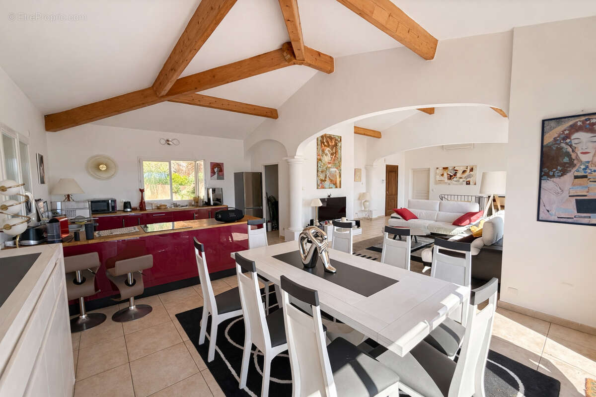 Maison à SOLLIES-VILLE