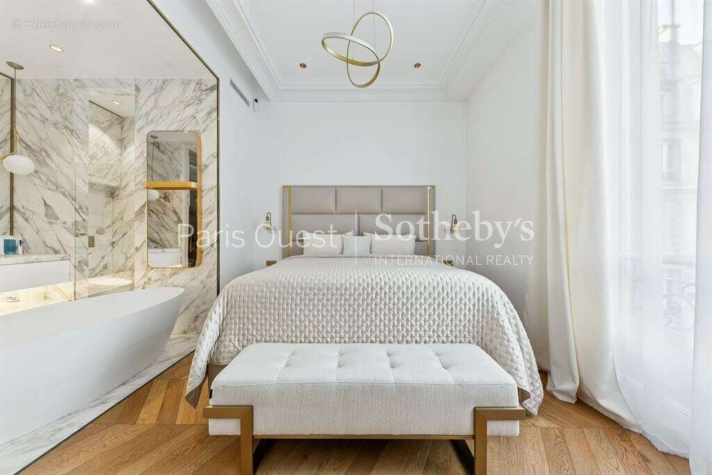 Appartement à PARIS-8E