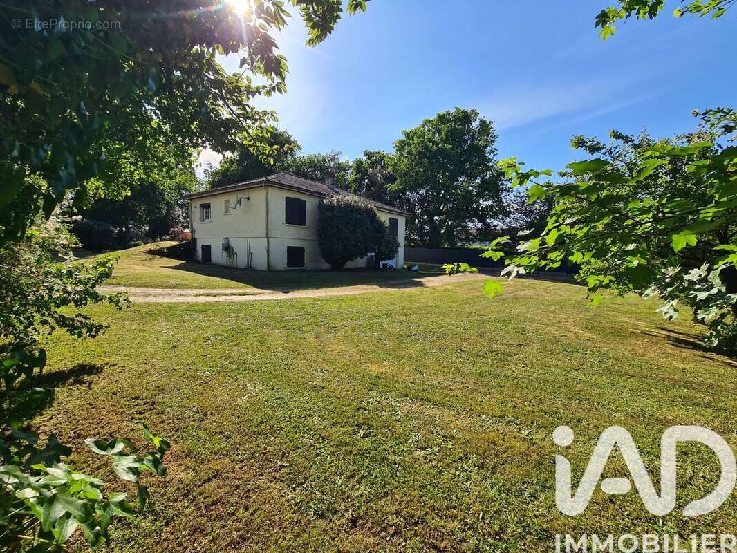 Maison 110 m² à Saint-Sulpice-D'arnoult  - photo 7
