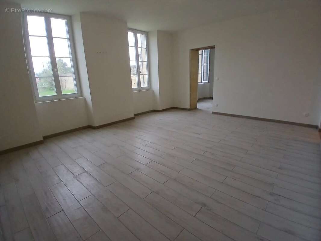 Maison à CHERVES-RICHEMONT