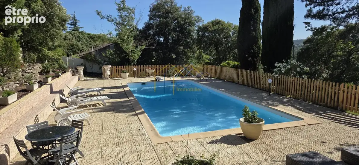 Villa traditionnelle de 10 pièces sur 2100m2 de terrain avec piscine - photo 13