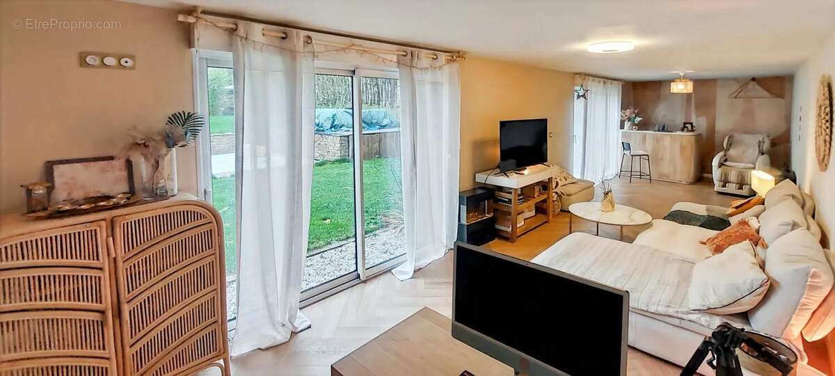 Maison à LA CHAPELLE-CHAUSSEE