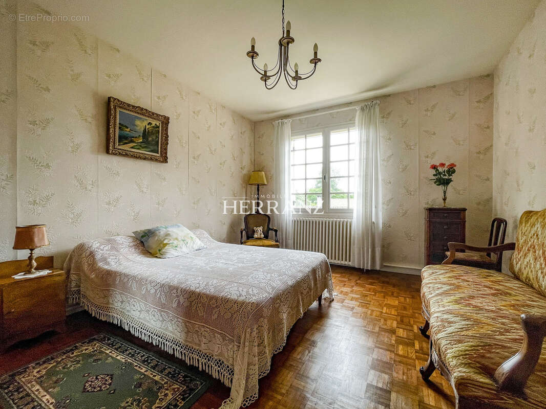 Maison à COUTRAS