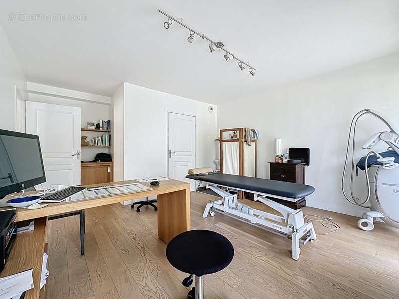 Commerce à SAINT-CYR-SUR-LOIRE