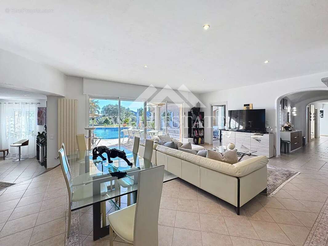 Maison à LES ADRETS-DE-L&#039;ESTEREL