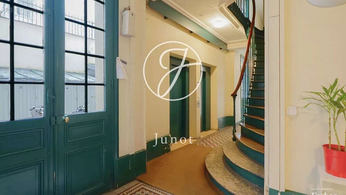 Appartement à PARIS-17E