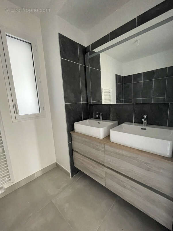 Appartement à MAUGUIO