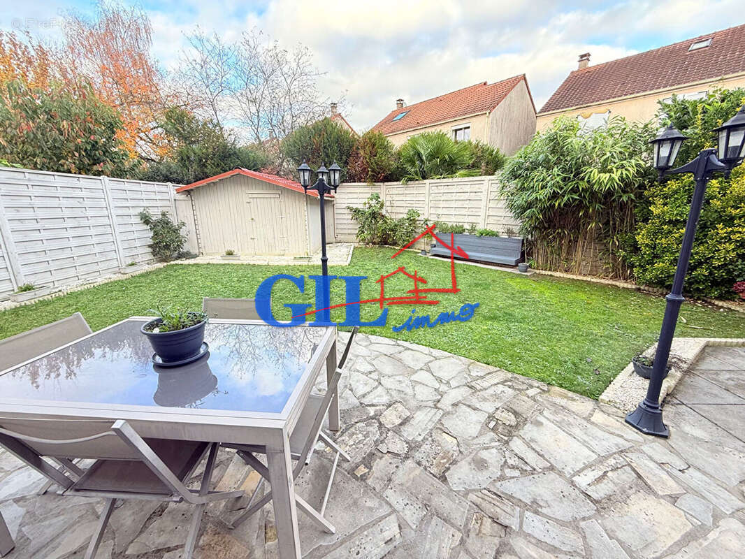 Maison à SAVIGNY-LE-TEMPLE