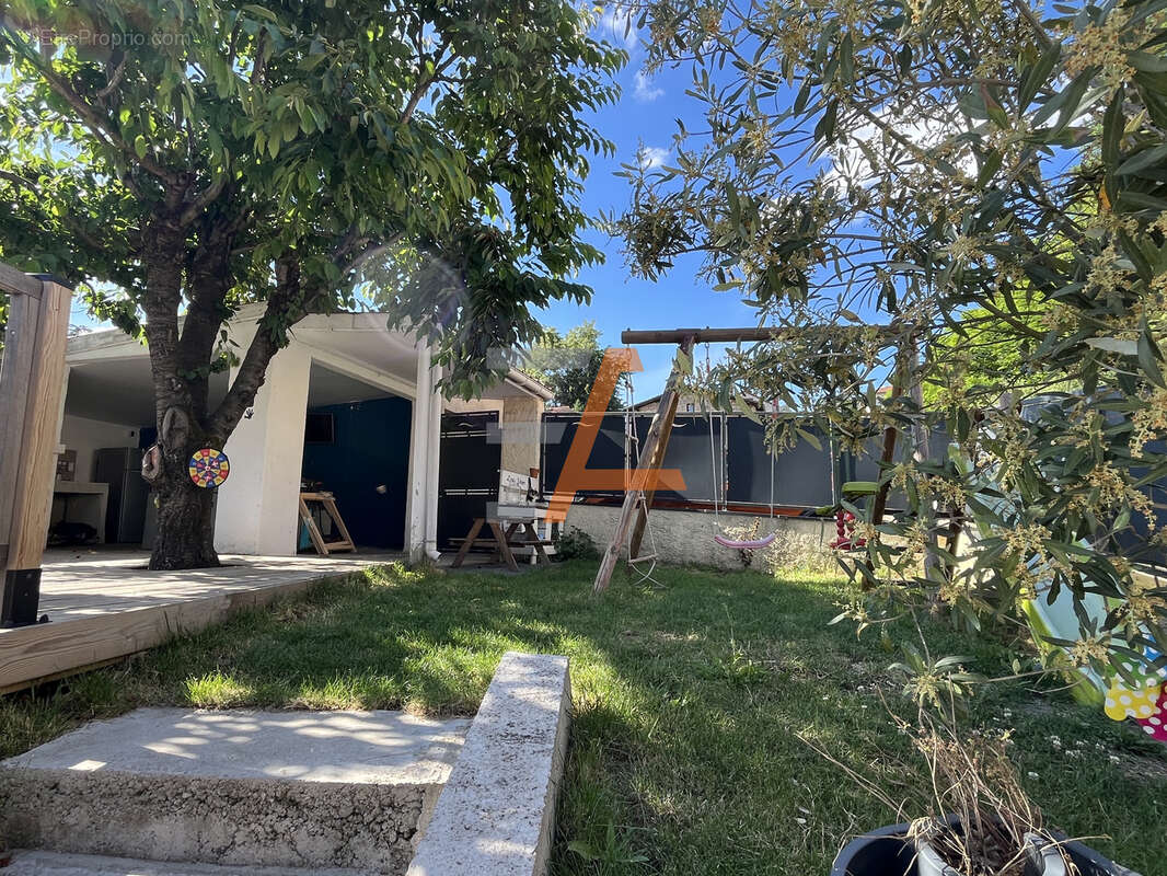 Appartement à UNIEUX