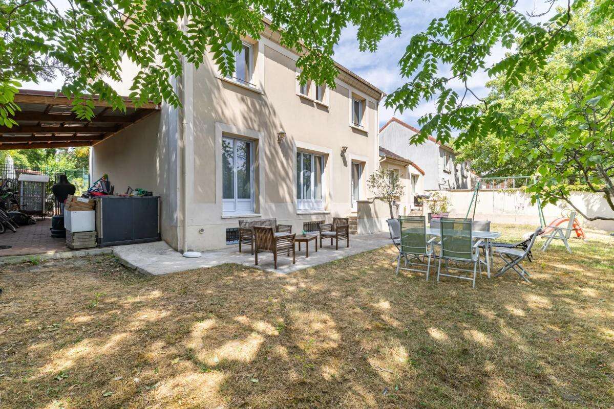 Maison de 5 pièces de plus de 120 m² à Argenteuil avec annexe - photo 2
