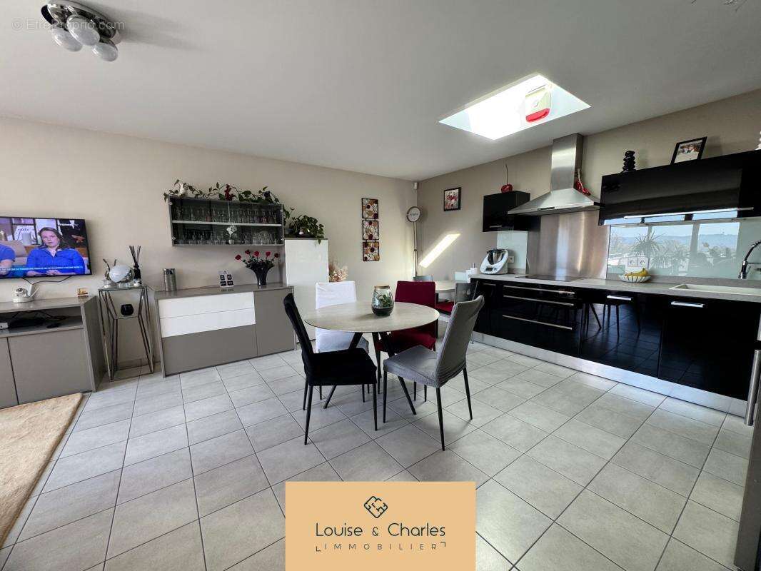 Appartement à RILLIEUX-LA-PAPE