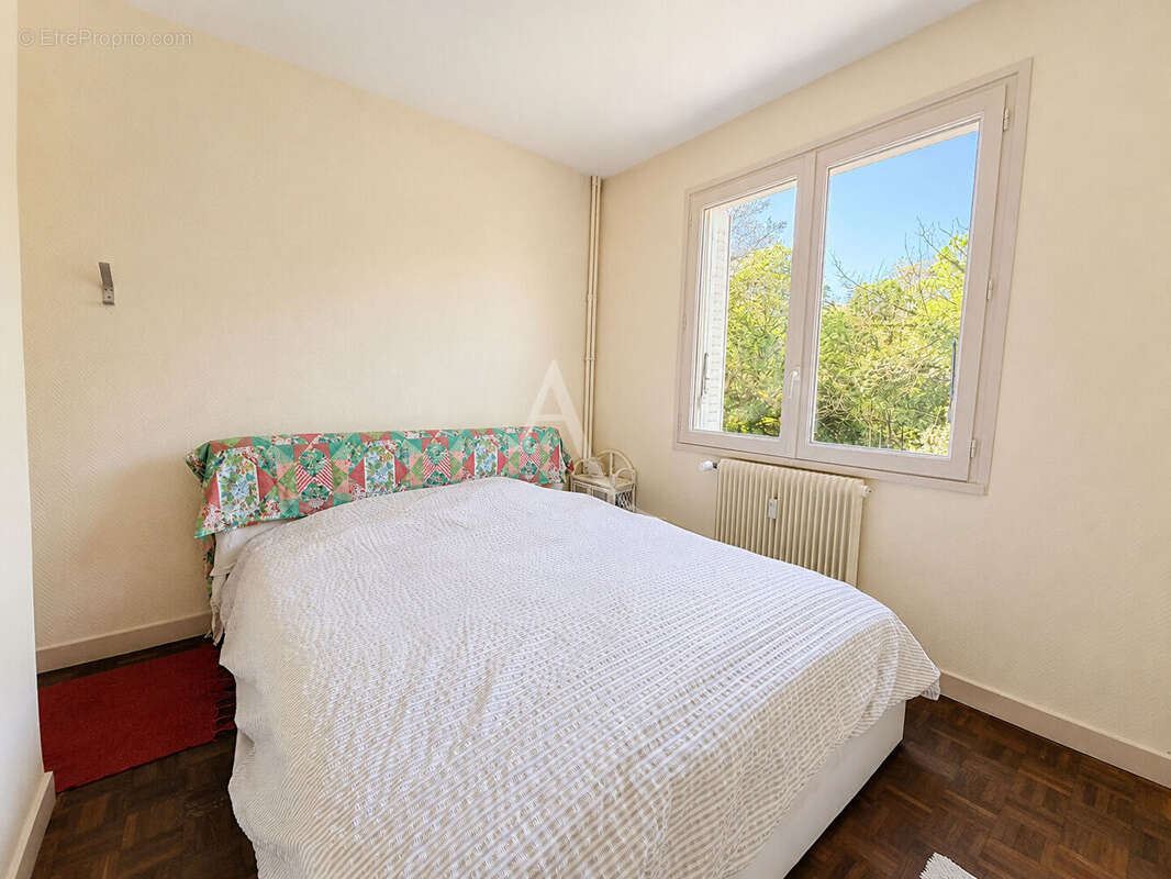 SAUMUR CENTRE - Appartement 70 m² avec balcon-terrasse, garage et cave. - photo 4