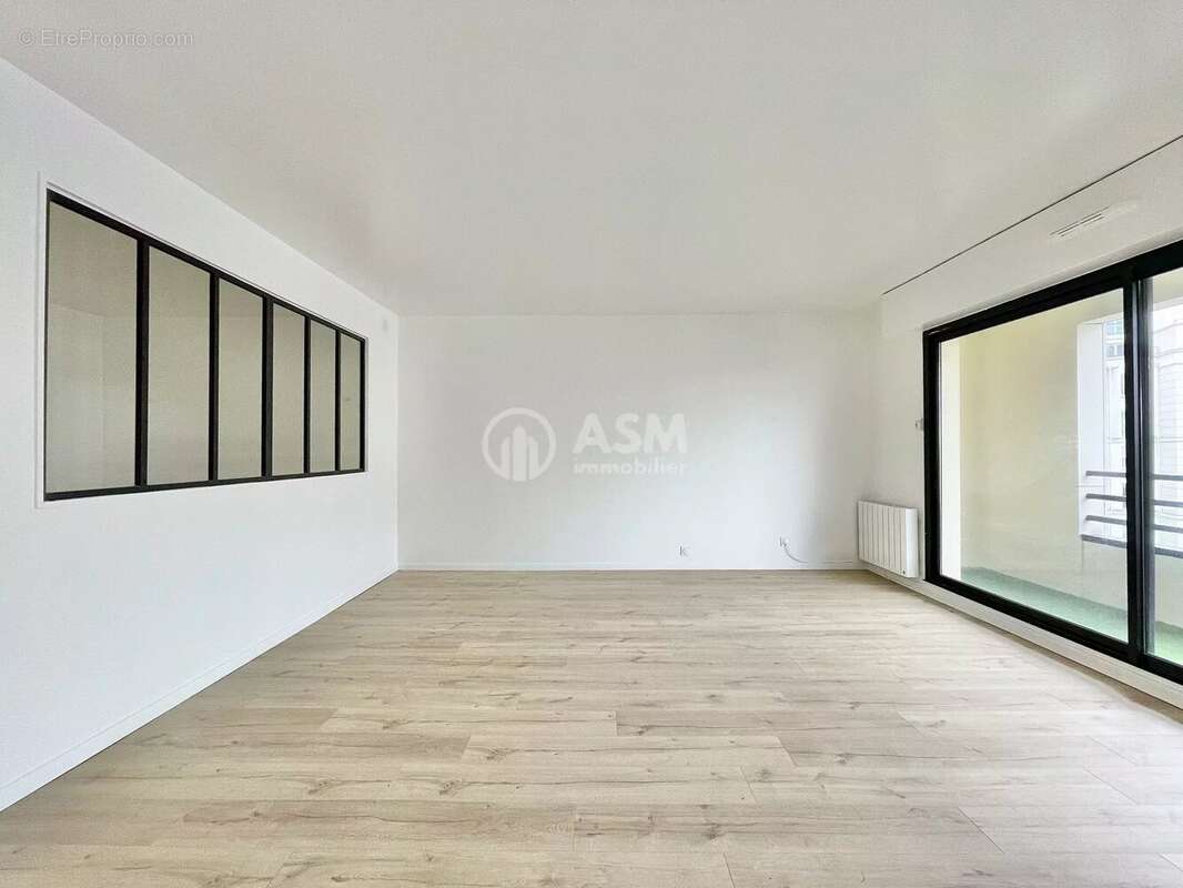 Appartement à COURBEVOIE