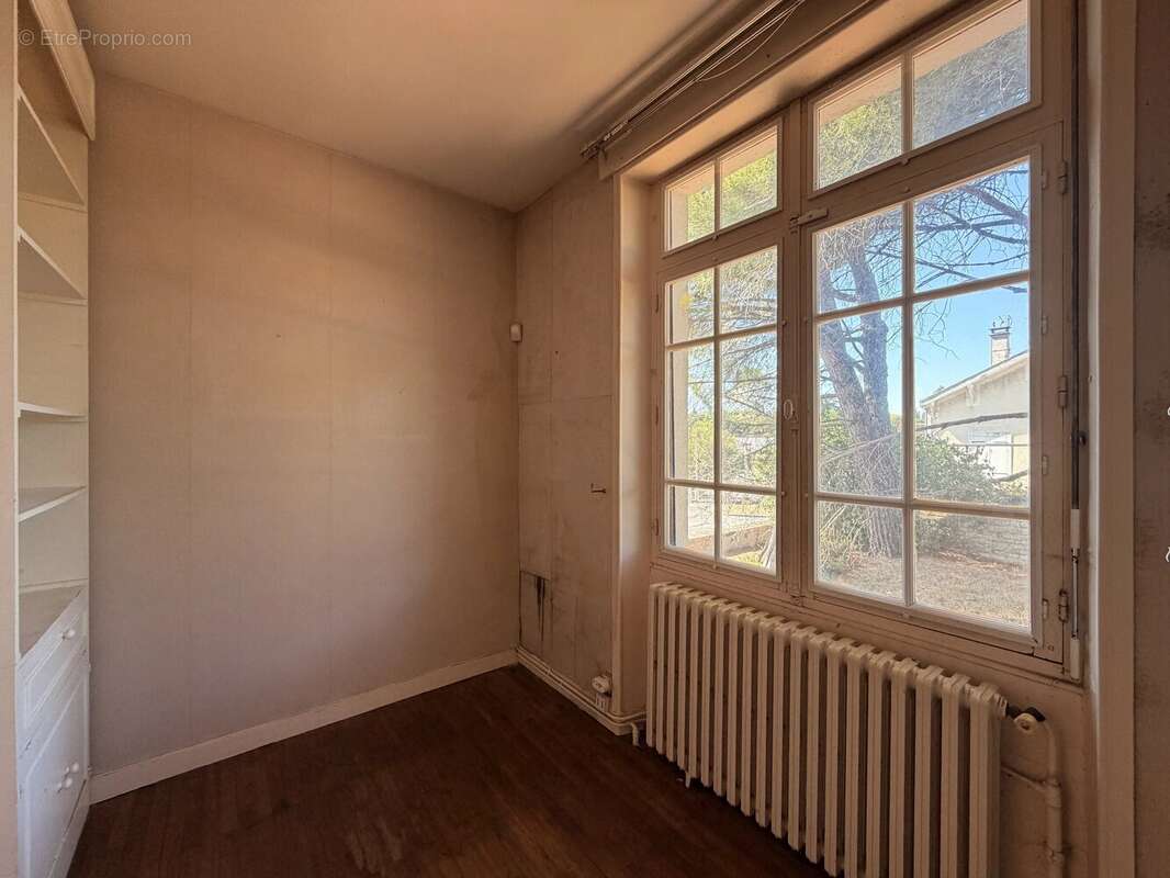 Maison de ville avec garage et beau potentiel au cœur de Ruffec - photo 7