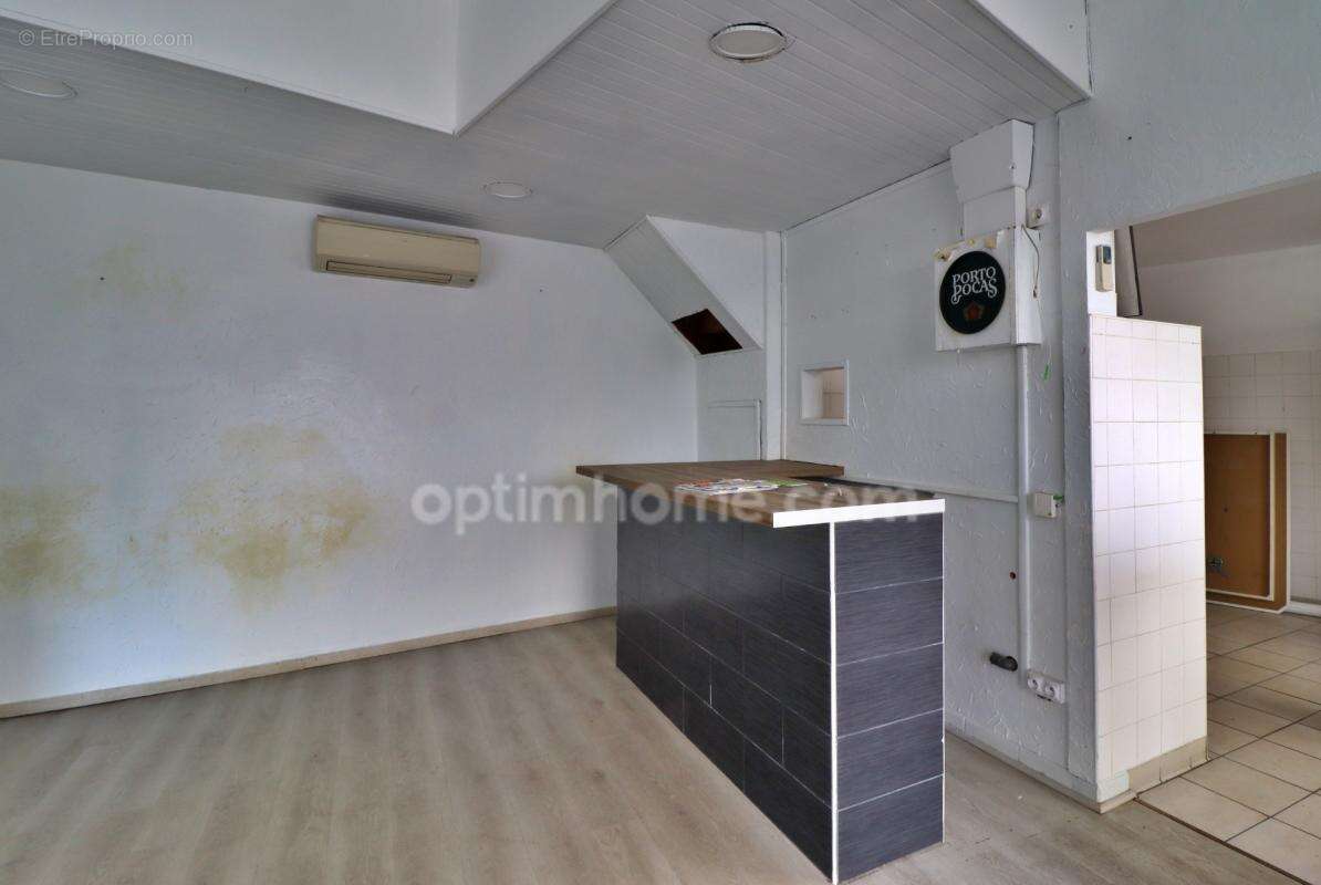 Jonzac centre – Immeuble 145 m² à rénover – Entre Place du Marché et Mairie - photo 15
