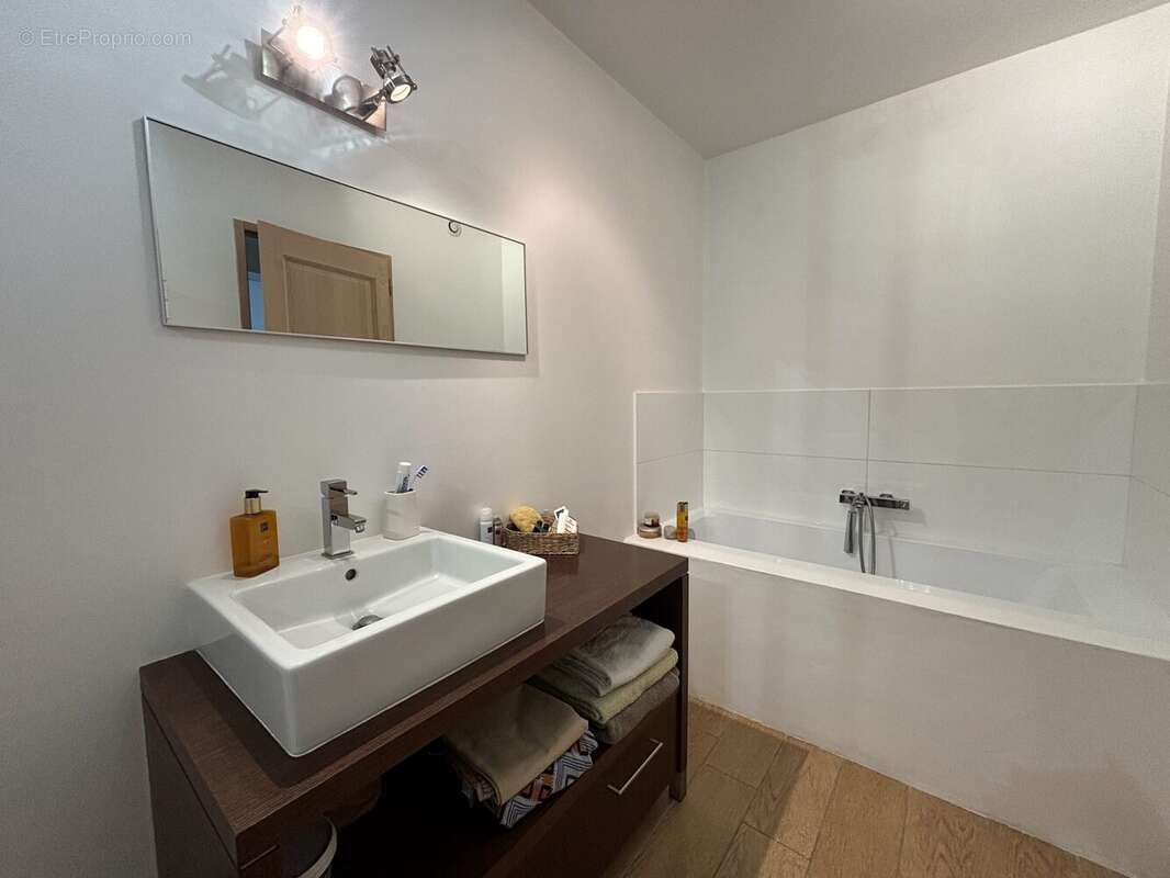 Appartement 94 m² à Saint-Prim  - photo 6