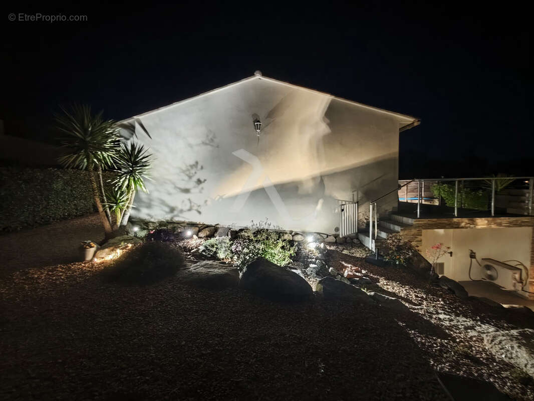 Agréable villa t3 de 80m2 avec piscine vue maquis et studio indépendant de 24m2 - photo 31