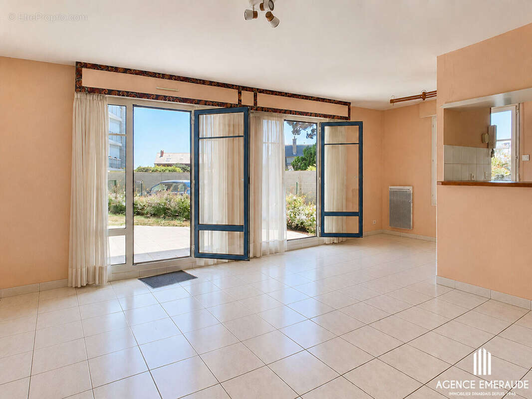 À vendre à Dinard appartement T2 en rez-de-jardin avec stationnement et cave - photo 3