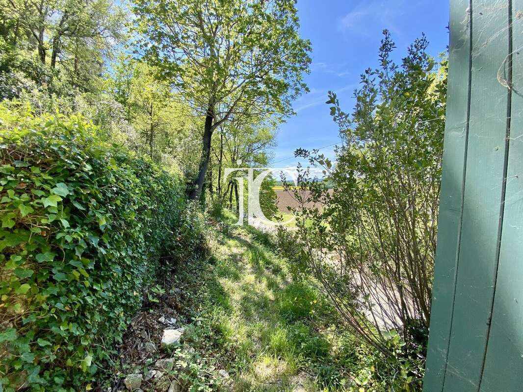 Barjac, 2 mas en pierre renoves sur 204m2, cour interieure, garage, sur 4700m2 + verger 2000m2 - photo 29