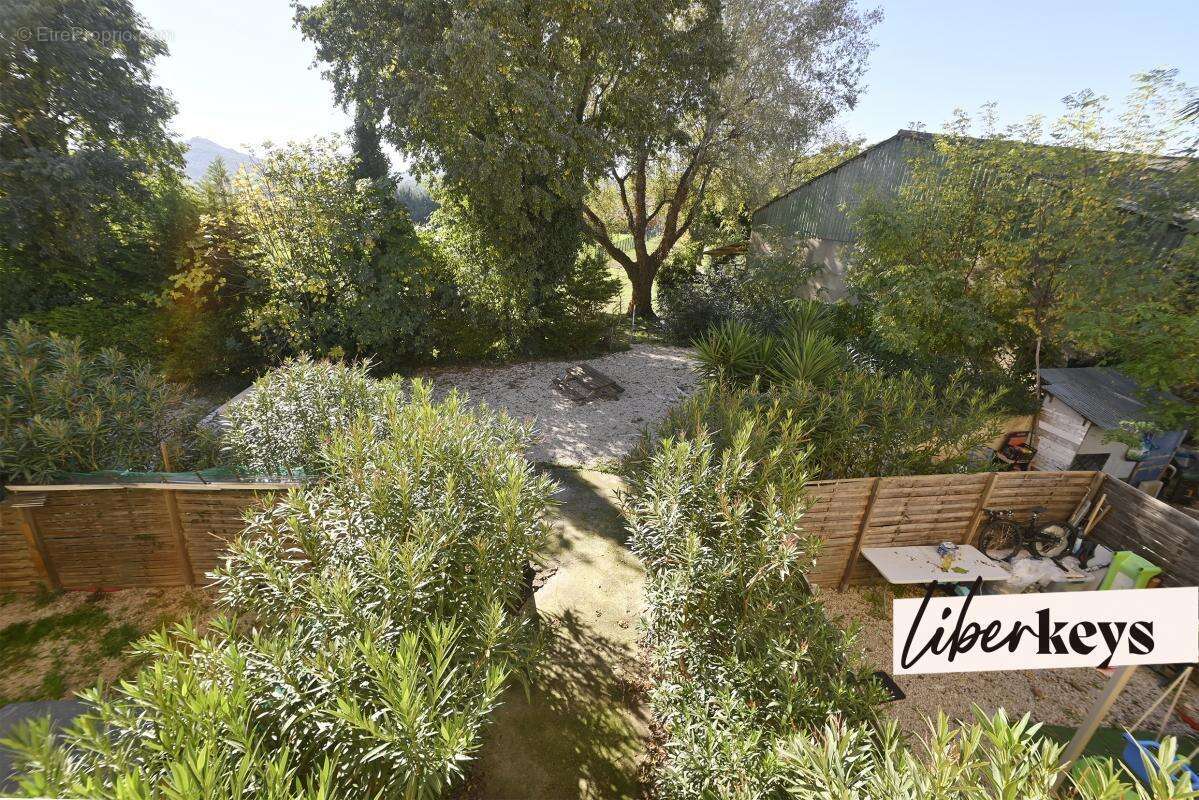 Appartement à COMPS