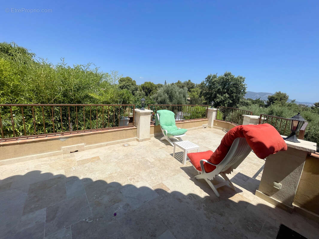 Villa contemporaine de plain pied de 130 m2 avec 3 chambres piscine garage 1000m2 de terrain - photo 4