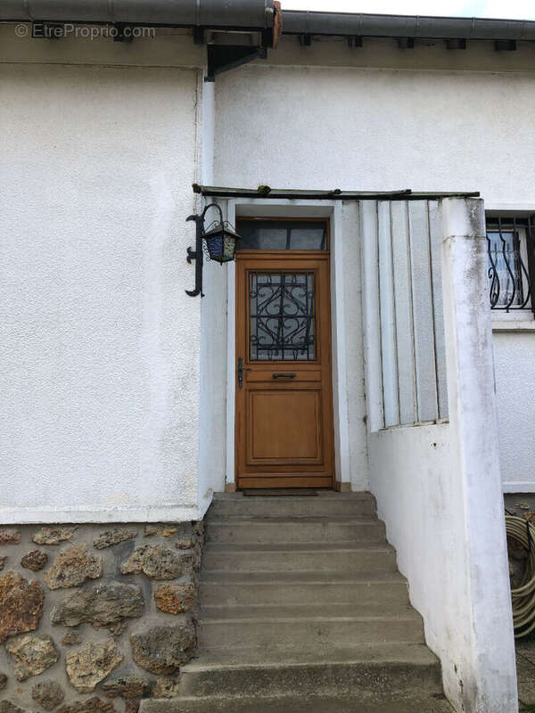 Toussus le Noble Maison à renover avec bon potentiel d'extension. - photo 8
