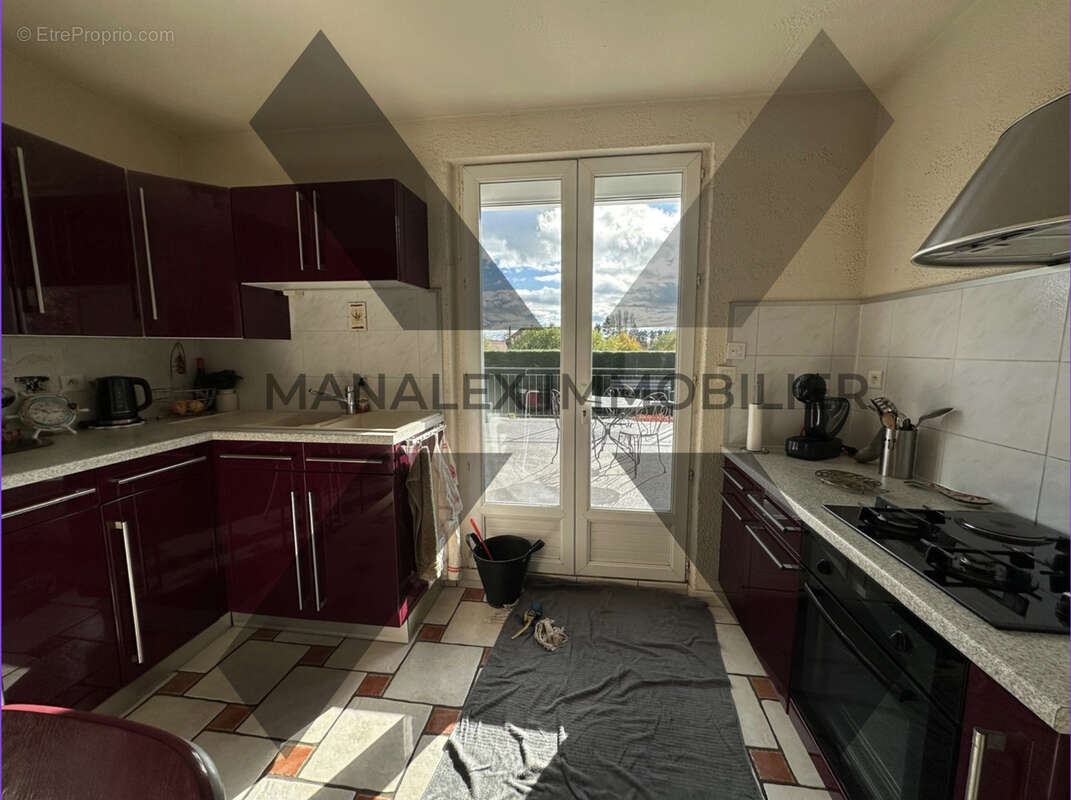 Maison à COMMELLE-VERNAY