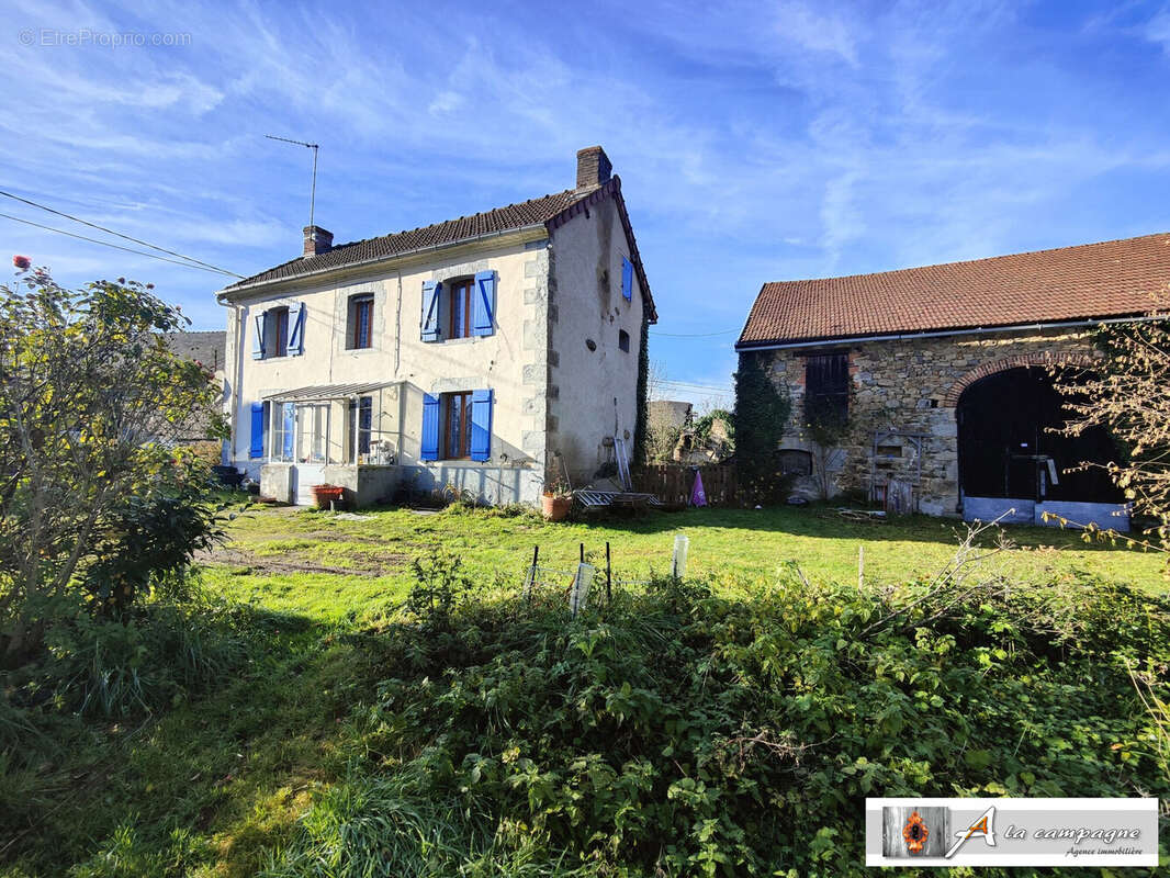 Maison à SAINT-JULIEN-LA-GENETE