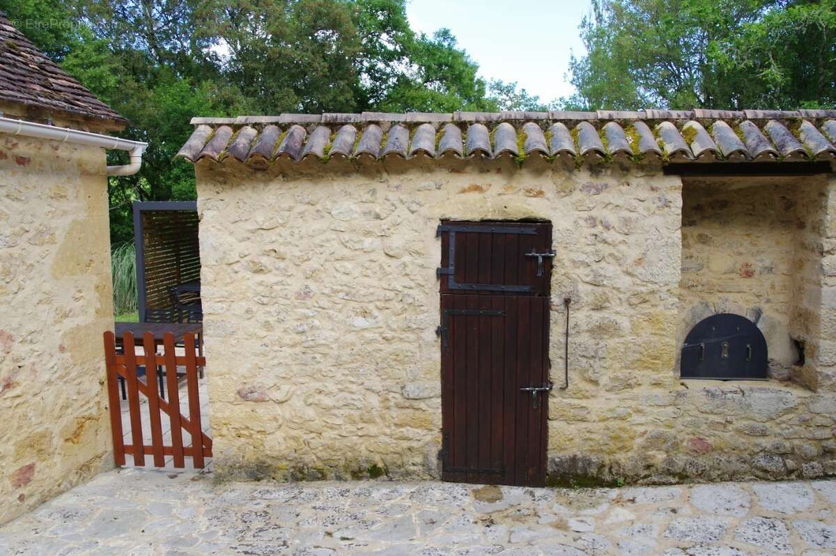 Maison à MAUZAC-ET-GRAND-CASTANG
