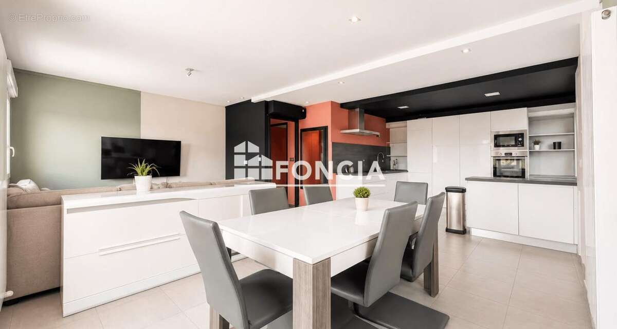 TOUSSIEUX (01600) – Maison familiale de 150 m² sur un terrain de plus de 1 800 m² avec piscine, jacuzzi et vue dégagée - photo 3
