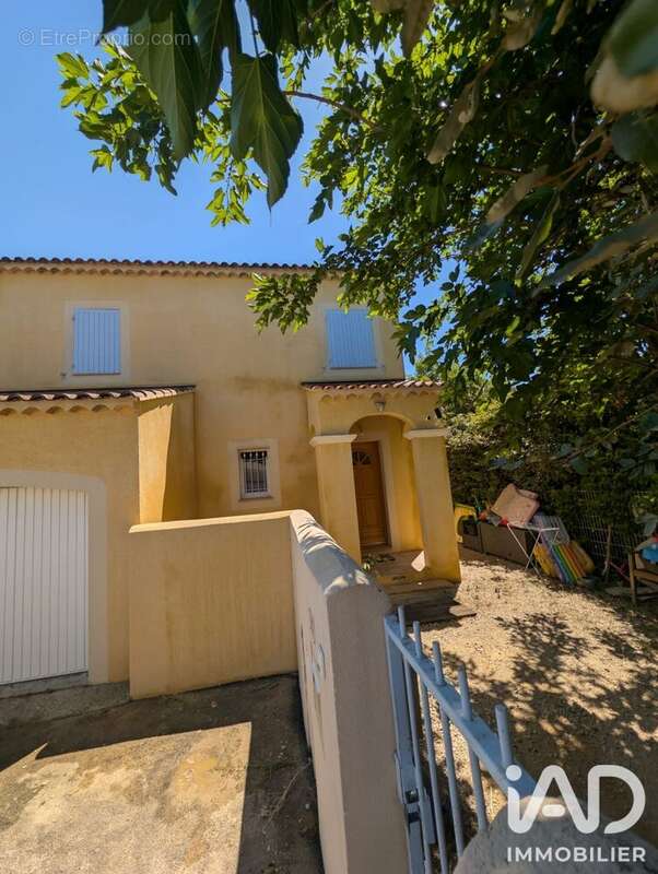 Photo 3 - Maison à ENTRAIGUES-SUR-LA-SORGUE