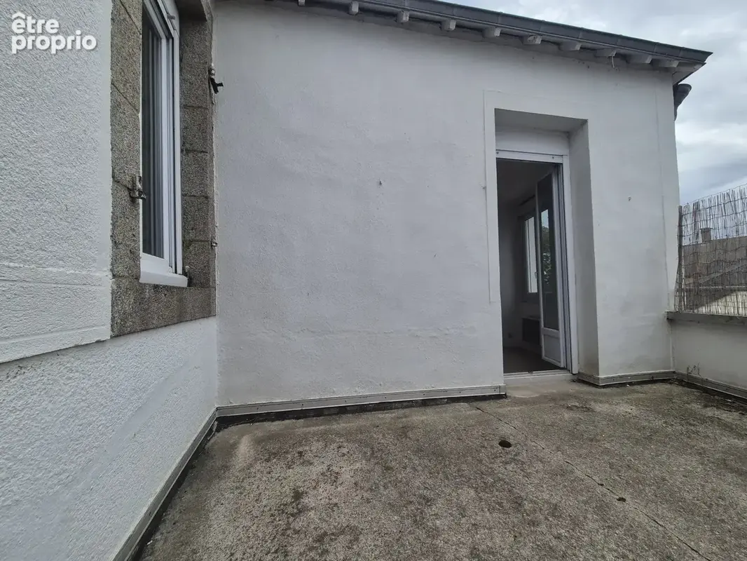 Saint pierre la cour immeuble de 170 m2 habitable de 3 logements a renover avec 3 places de parking - photo 6