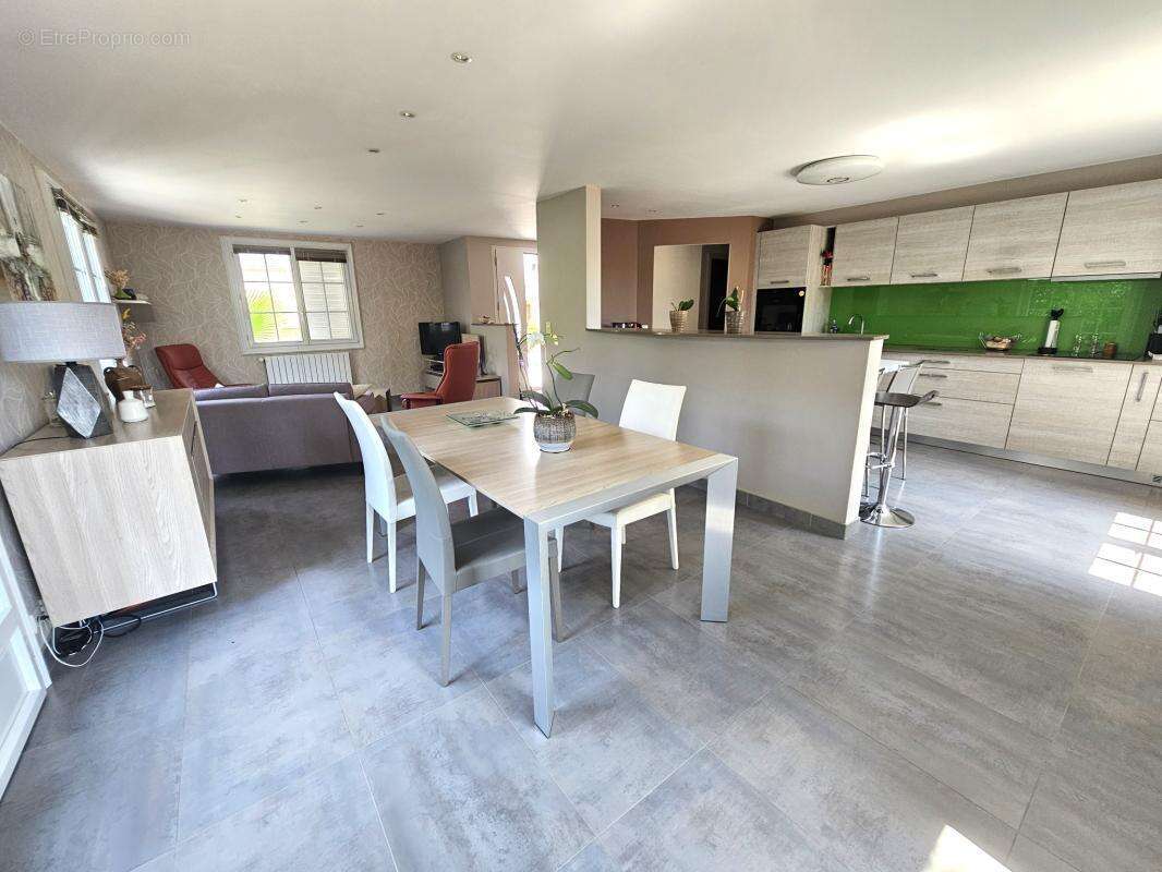 Maison 174m2, 4 chambres, 2 bureaux et un sous-sol - photo 6