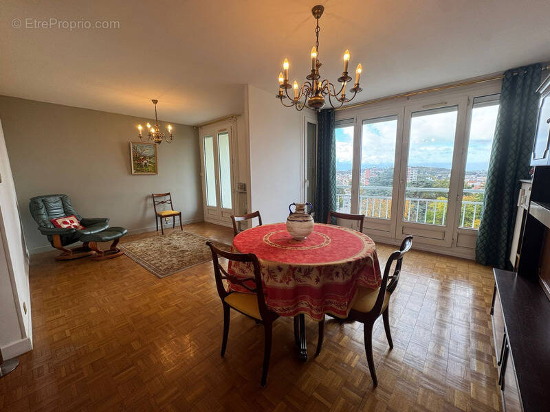 Appartement à SAINT-ETIENNE