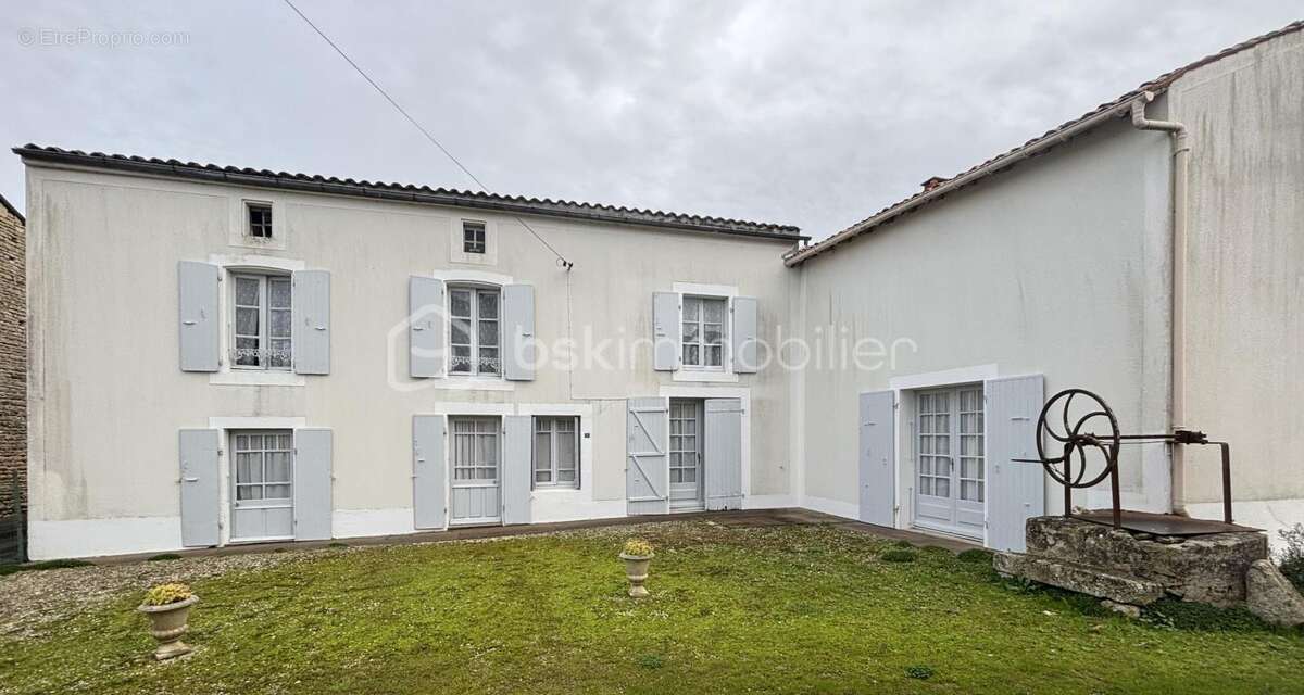 Maison à MAUZE-SUR-LE-MIGNON