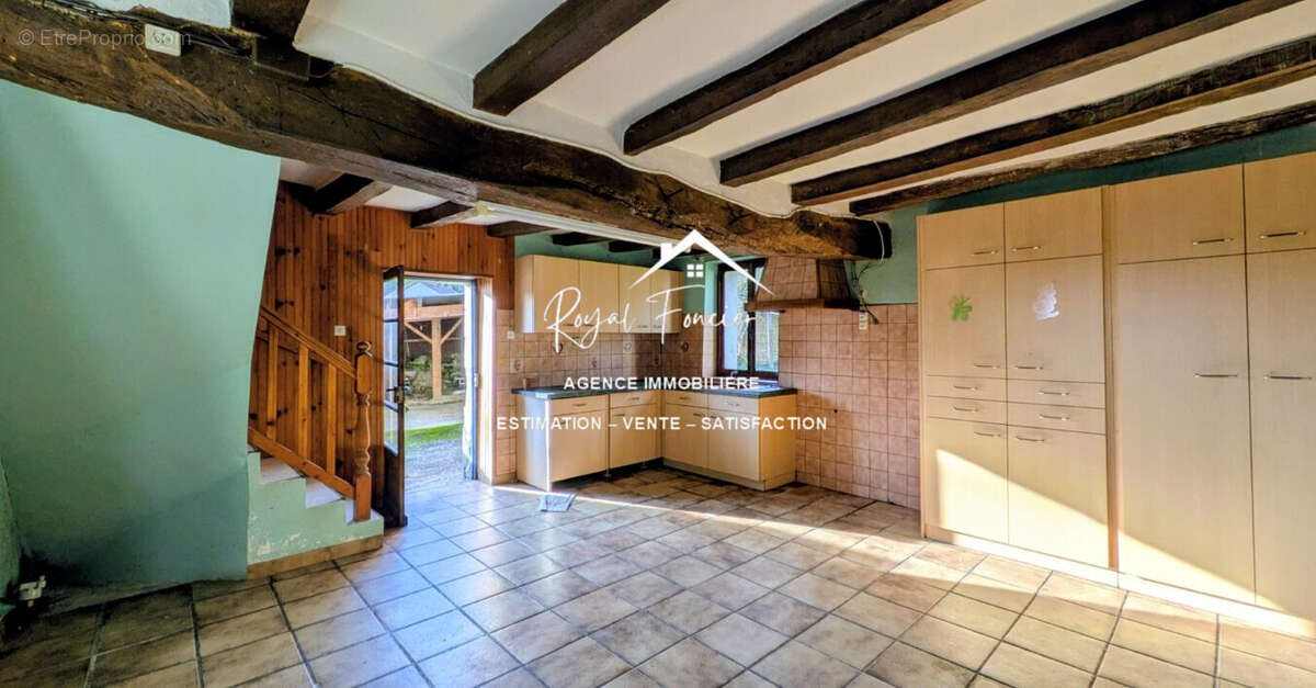 Cuisine  - Maison à DANGE-SAINT-ROMAIN