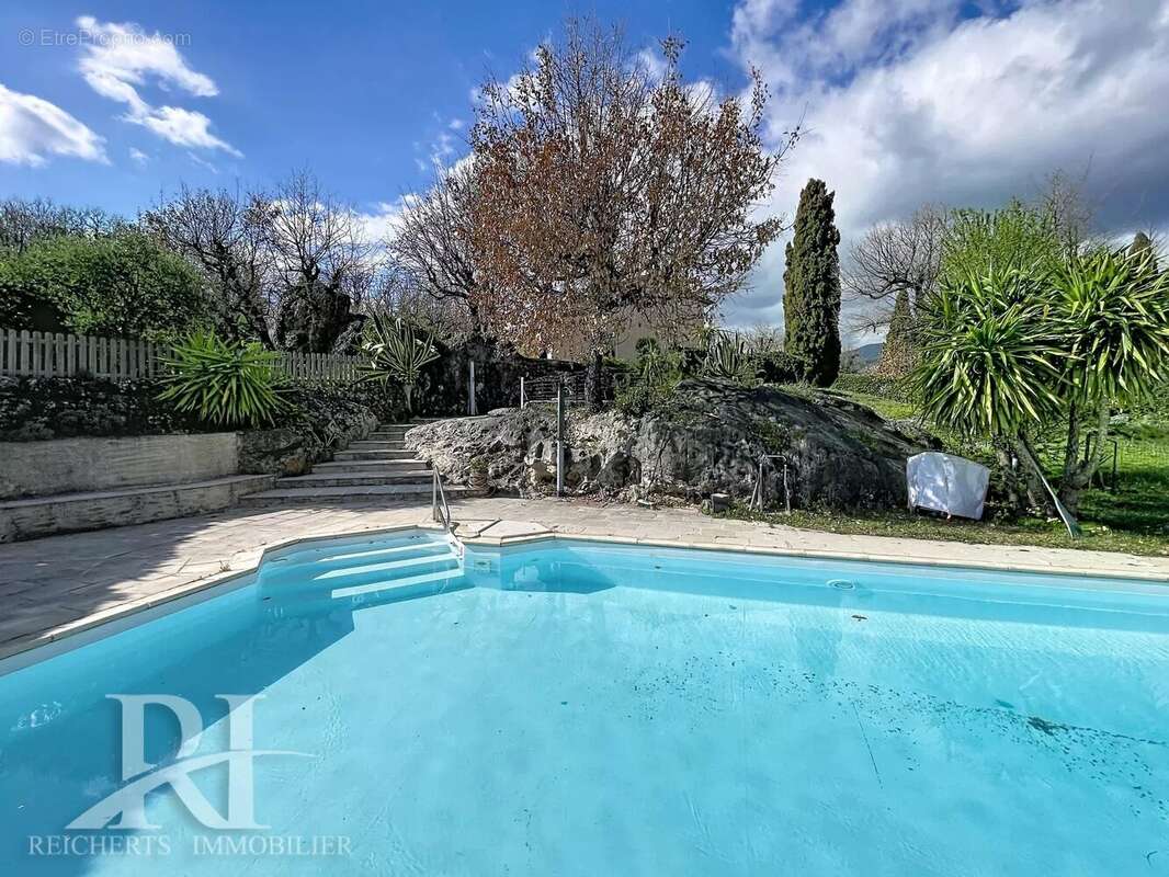 Maison à SAINT-CEZAIRE-SUR-SIAGNE